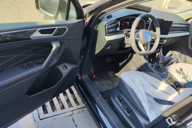 Used Volkswagen Tiguan L New Energy 2023 430 PHEV Plug-in Hybrid Prestige Edition Interior 3
