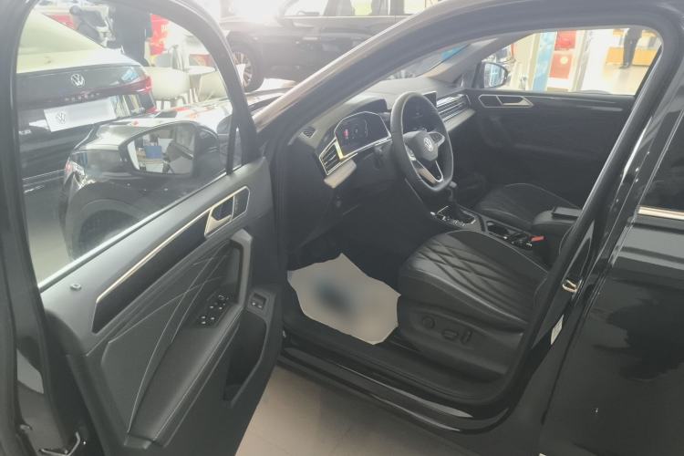 Used Volkswagen Tiguan L New Energy 2023 430 PHEV Plug-in Hybrid Prestige Edition Interior 3