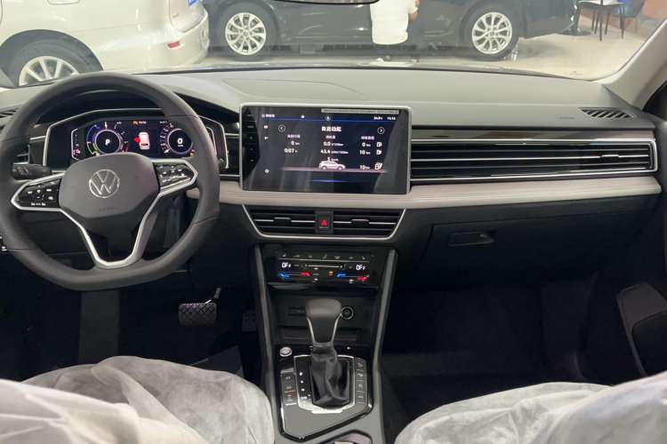Used Volkswagen Tiguan L New Energy 2023 430 PHEV Plug-in Hybrid Prestige Edition Interior 3