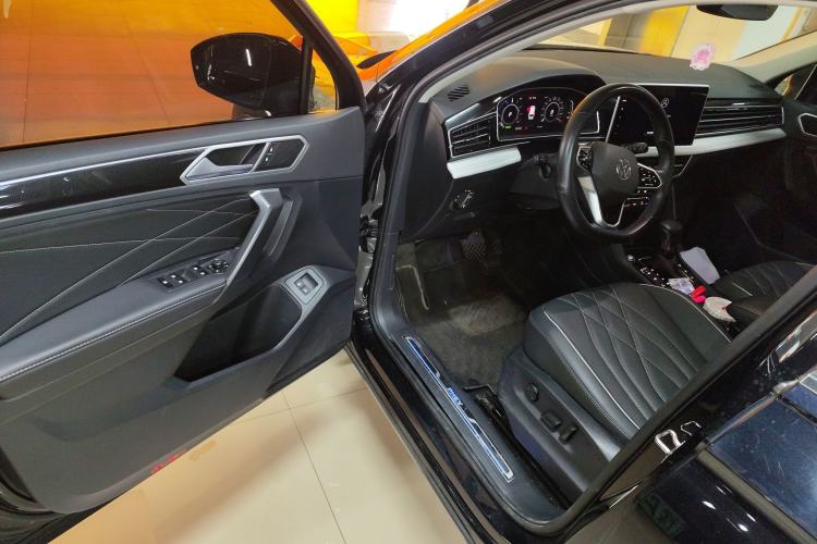 Used Volkswagen Tiguan L New Energy 2023 430 PHEV Plug-in Hybrid Prestige Edition Interior 3
