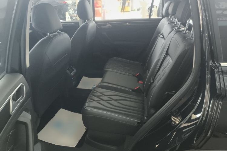 Used Volkswagen Tiguan L New Energy 2023 430 PHEV Plug-in Hybrid Prestige Edition Interior 4