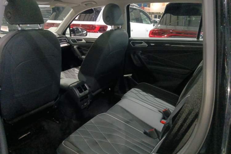 Used Volkswagen Tiguan L New Energy 2023 430 PHEV Plug-in Hybrid Prestige Edition Interior 4