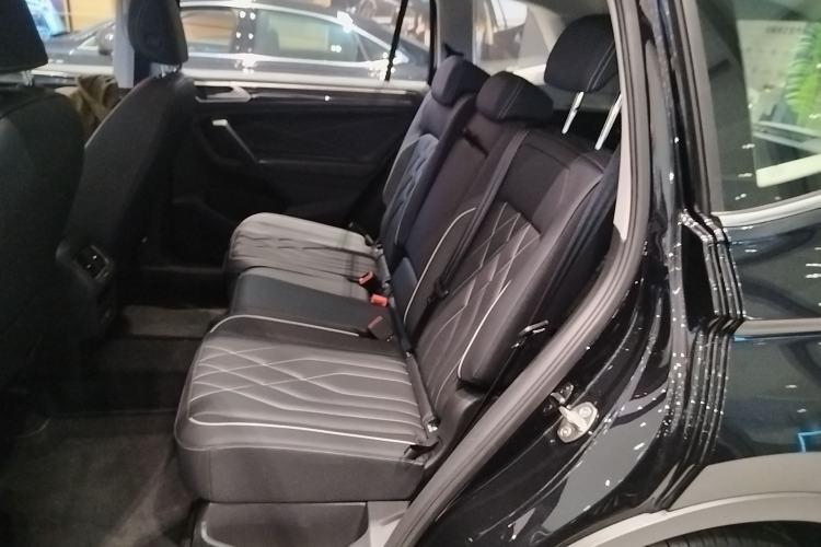 Used Volkswagen Tiguan L New Energy 2023 430 PHEV Plug-in Hybrid Prestige Edition Interior 4