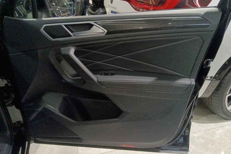 Used Volkswagen Tiguan L New Energy 2023 430 PHEV Plug-in Hybrid Prestige Edition Interior 5