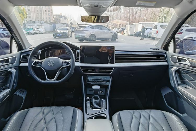Used Volkswagen Tiguan L New Energy 2023 430 PHEV Plug-in Hybrid Prestige Edition Interior 9