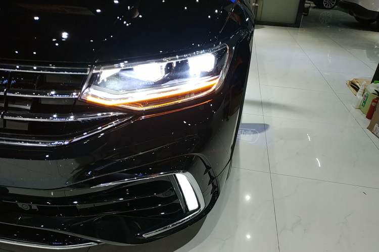 Used Volkswagen Tiguan L New Energy 2023 430 PHEV Plug-in Hybrid Prestige Edition Left Front Headlight