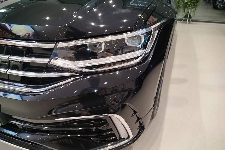 Used Volkswagen Tiguan L New Energy 2023 430 PHEV Plug-in Hybrid Prestige Edition Left Front Headlight