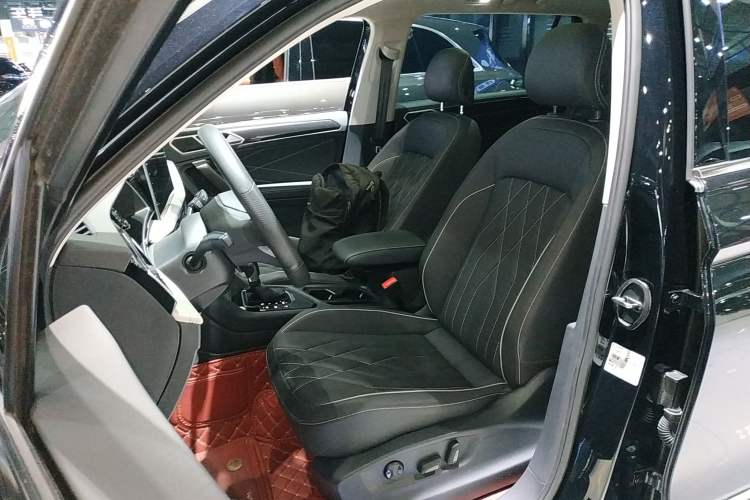 Used Volkswagen Tiguan L New Energy 2023 430 PHEV Plug-in Hybrid Prestige Edition Left Front Seat
