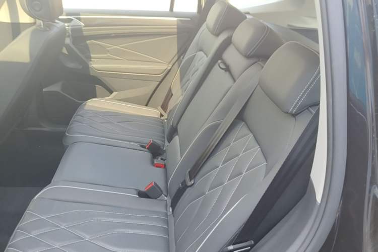 Used Volkswagen Tiguan L New Energy 2023 430 PHEV Plug-in Hybrid Prestige Edition Left Rear Seat