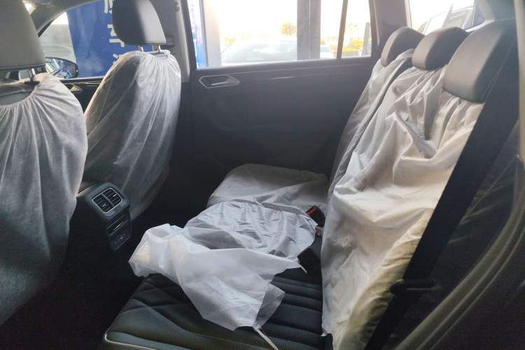 Used Volkswagen Tiguan L New Energy 2023 430 PHEV Plug-in Hybrid Prestige Edition Left Rear Seat
