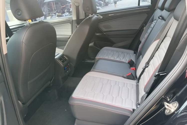 Used Volkswagen Tiguan L New Energy 2023 430 PHEV Plug-in Hybrid Flagship Edition Left Rear Seat