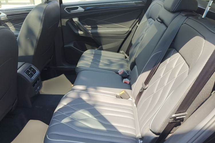 Used Volkswagen Tiguan L New Energy 2023 430 PHEV Plug-in Hybrid Prestige Edition Left Rear Seat