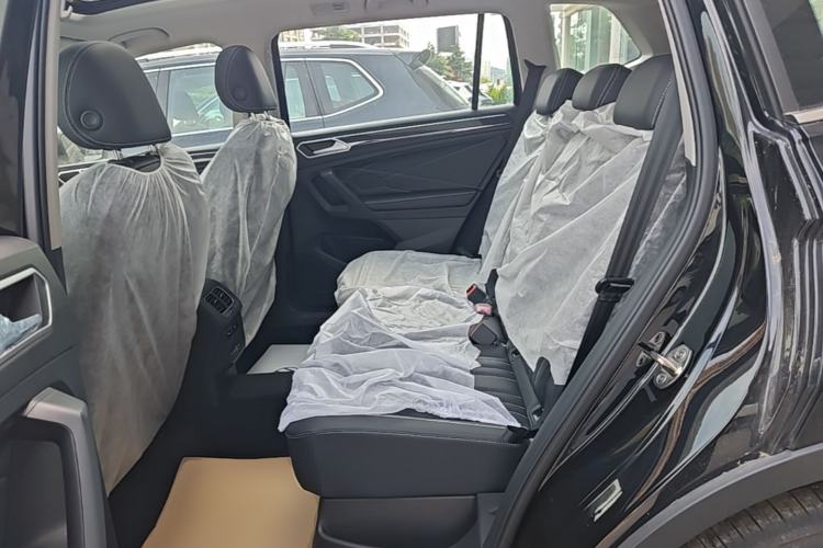 Used Volkswagen Tiguan L New Energy 2023 430 PHEV Plug-in Hybrid Prestige Edition Left Rear Seat