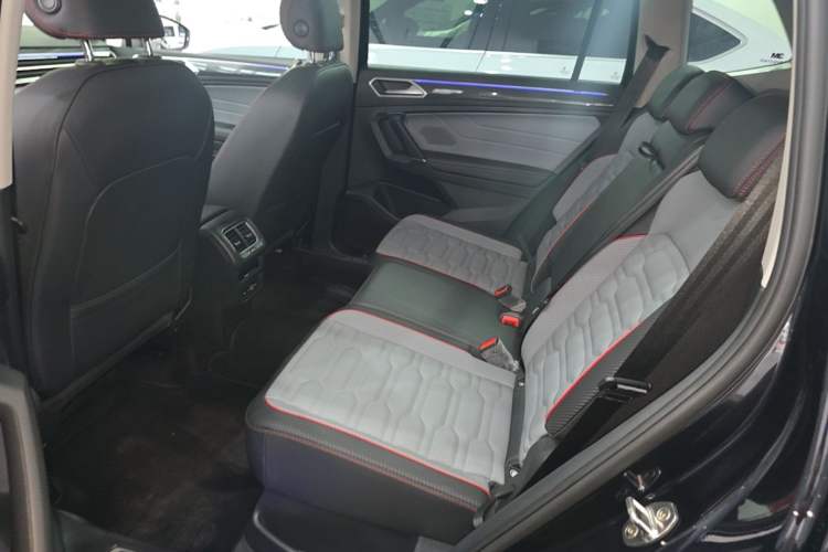 Used Volkswagen Tiguan L New Energy 2023 430 PHEV Plug-in Hybrid Flagship Edition Left Rear Seat