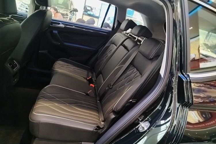 Used Volkswagen Tiguan L New Energy 2023 430 PHEV Plug-in Hybrid Prestige Edition Left Rear Seat
