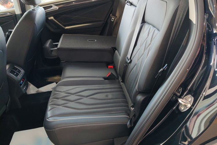 Used Volkswagen Tiguan L New Energy 2023 430 PHEV Plug-in Hybrid Prestige Edition Left Rear Seat