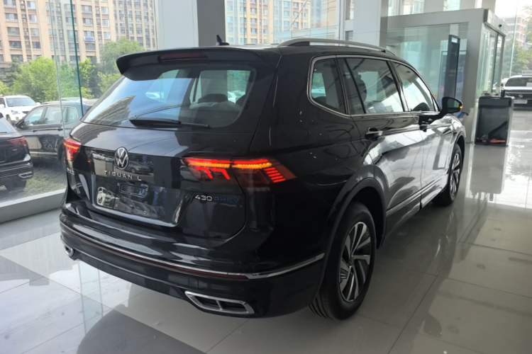 Used Volkswagen Tiguan L New Energy 2023 430 PHEV Plug-in Hybrid Prestige Edition Rear Right 45 Deg