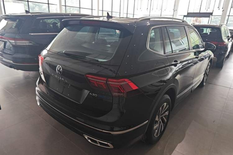 Used Volkswagen Tiguan L New Energy 2023 430 PHEV Plug-in Hybrid Prestige Edition Rear Right 45 Deg