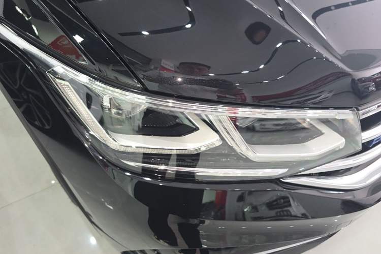 Used Volkswagen Tiguan L New Energy 2023 430 PHEV Plug-in Hybrid Flagship Edition Right Front Headlight