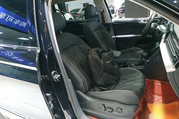 Used Volkswagen Tiguan L New Energy 2023 430 PHEV Plug-in Hybrid Prestige Edition Right Front Seat