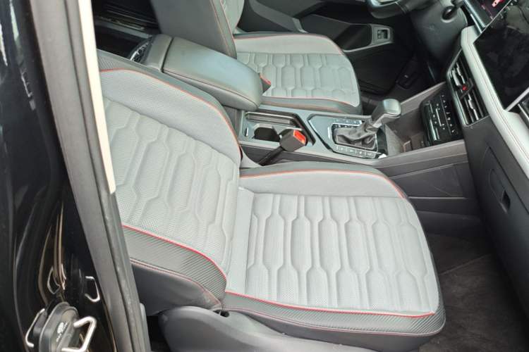 Used Volkswagen Tiguan L New Energy 2023 430 PHEV Plug-in Hybrid Flagship Edition Right Front Seat