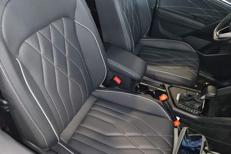 Used Volkswagen Tiguan L New Energy 2023 430 PHEV Plug-in Hybrid Prestige Edition Right Front Seat