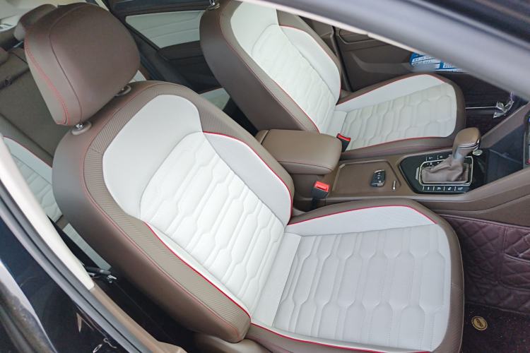 Used Volkswagen Tiguan L New Energy 2023 430 PHEV Plug-in Hybrid Flagship Edition Right Front Seat