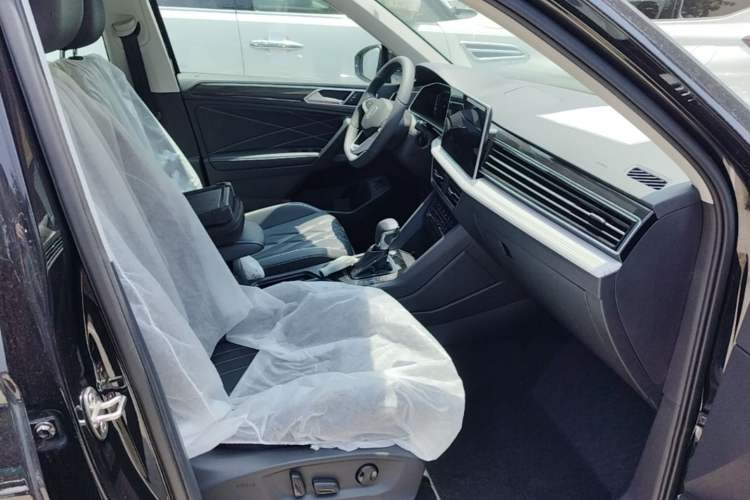 Used Volkswagen Tiguan L New Energy 2023 430 PHEV Plug-in Hybrid Prestige Edition Right Front Seat