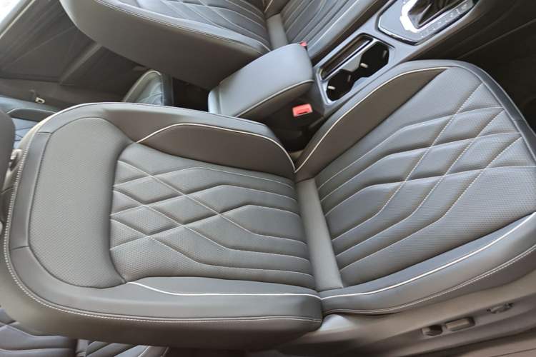 Used Volkswagen Tiguan L New Energy 2023 430 PHEV Plug-in Hybrid Prestige Edition Right Front Seat