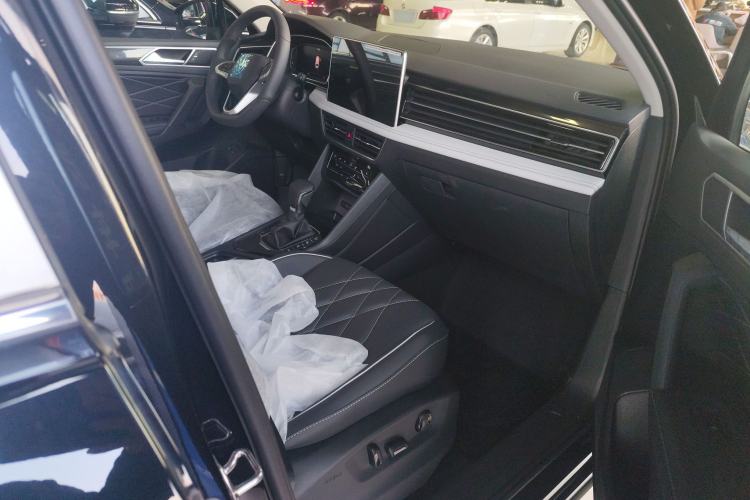 Used Volkswagen Tiguan L New Energy 2023 430 PHEV Plug-in Hybrid Prestige Edition Right Front Seat
