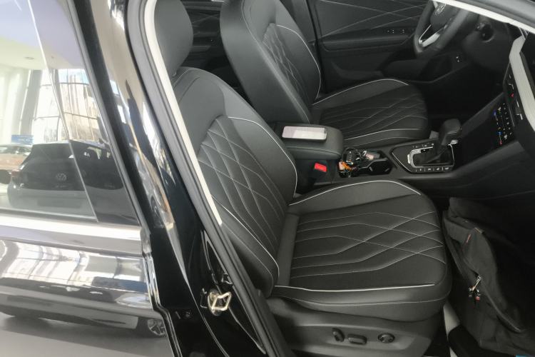 Used Volkswagen Tiguan L New Energy 2023 430 PHEV Plug-in Hybrid Prestige Edition Right Front Seat
