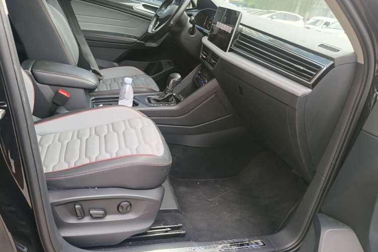 Used Volkswagen Tiguan L New Energy 2023 430 PHEV Plug-in Hybrid Flagship Edition Right Front Seat