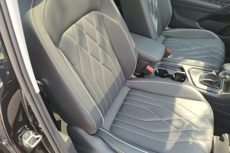 Used Volkswagen Tiguan L New Energy 2023 430 PHEV Plug-in Hybrid Prestige Edition Right Front Seat