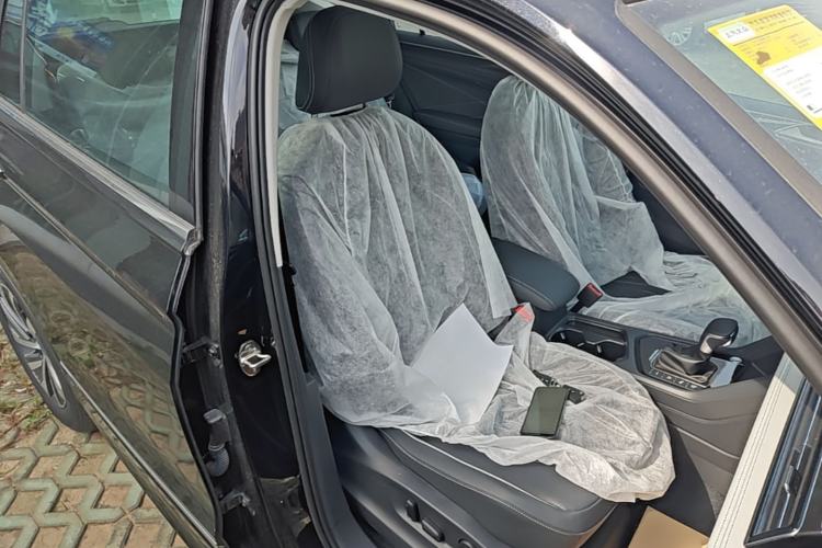 Used Volkswagen Tiguan L New Energy 2023 430 PHEV Plug-in Hybrid Prestige Edition Right Front Seat