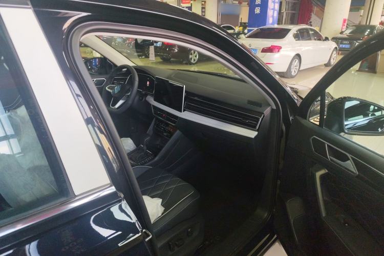 Used Volkswagen Tiguan L New Energy 2023 430 PHEV Plug-in Hybrid Prestige Edition Right Front Seat