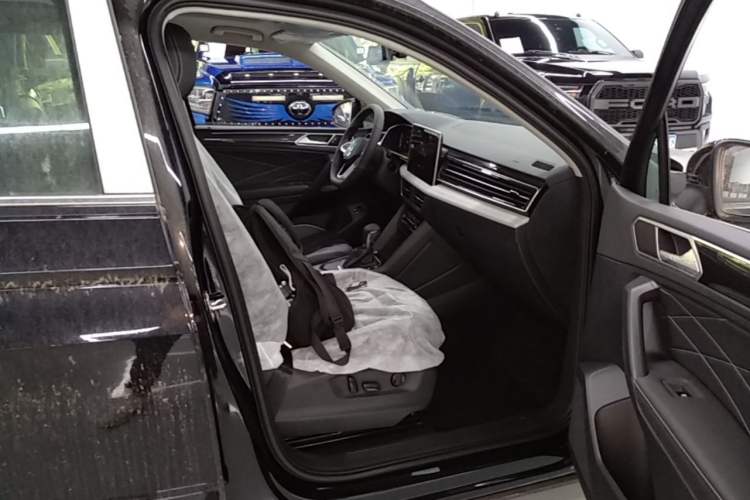 Used Volkswagen Tiguan L New Energy 2023 430 PHEV Plug-in Hybrid Prestige Edition Right Front Seat
