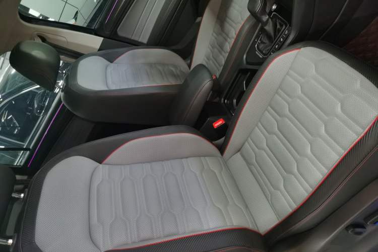 Used Volkswagen Tiguan L New Energy 2023 430 PHEV Plug-in Hybrid Flagship Edition Right Front Seat