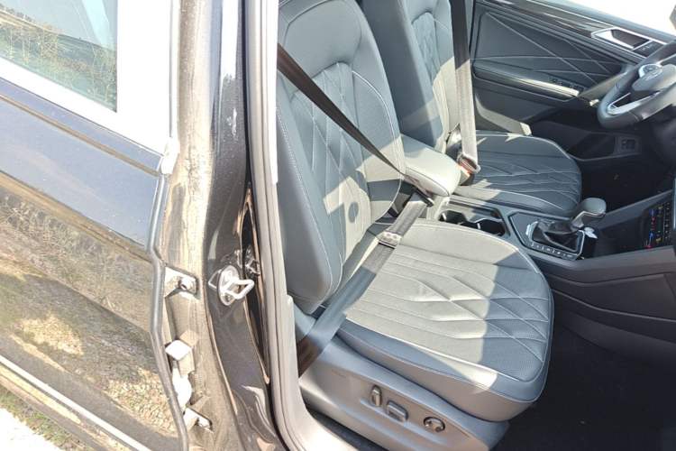 Used Volkswagen Tiguan L New Energy 2023 430 PHEV Plug-in Hybrid Prestige Edition Right Front Seat