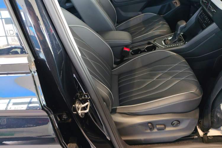 Used Volkswagen Tiguan L New Energy 2023 430 PHEV Plug-in Hybrid Prestige Edition Right Front Seat