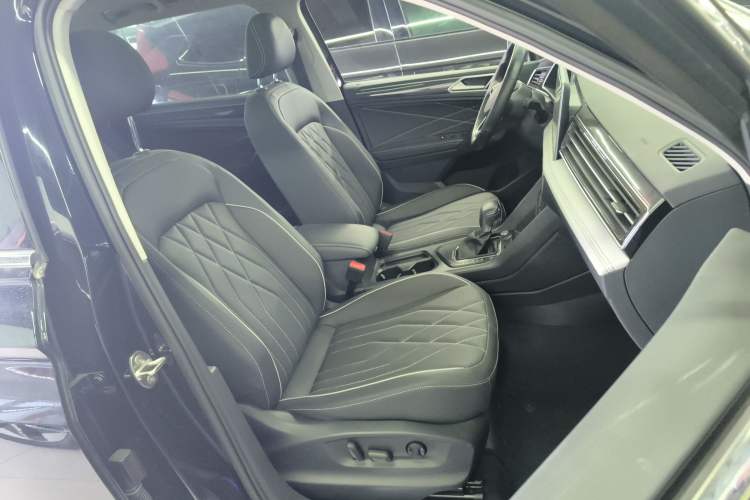 Used Volkswagen Tiguan L New Energy 2023 430 PHEV Plug-in Hybrid Prestige Edition Right Front Seat