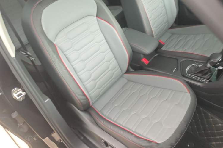 Used Volkswagen Tiguan L New Energy 2023 430 PHEV Plug-in Hybrid Flagship Edition Right Front Seat