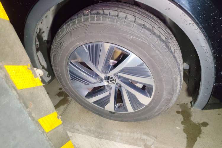 Used Volkswagen Tiguan L New Energy 2023 430 PHEV Plug-in Hybrid Flagship Edition Right Front Wheel Hub
