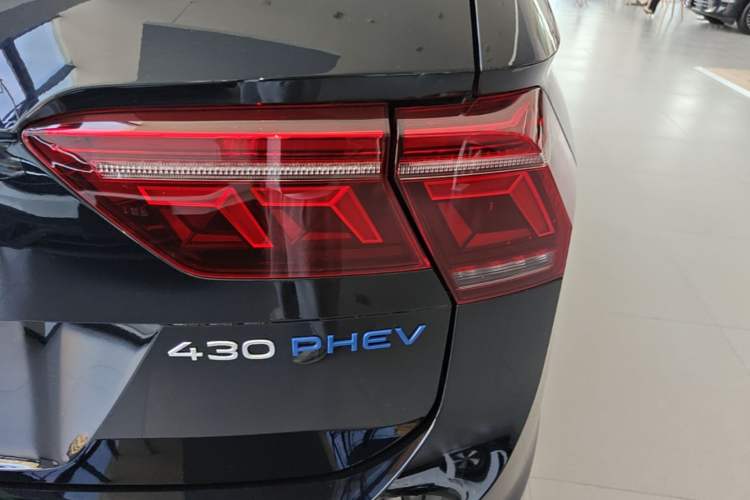 Used Volkswagen Tiguan L New Energy 2023 430 PHEV Plug-in Hybrid Prestige Edition Right Rear Taillight
