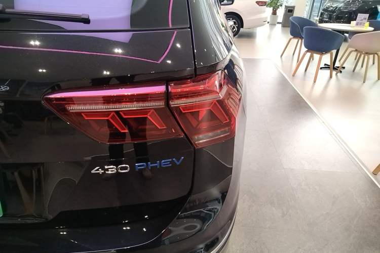 Used Volkswagen Tiguan L New Energy 2023 430 PHEV Plug-in Hybrid Prestige Edition Right Rear Taillight