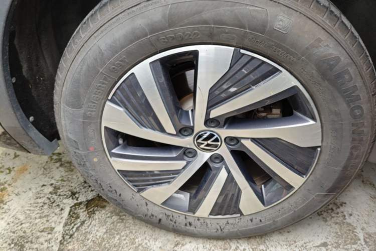 Used Volkswagen Tiguan L New Energy 2023 430 PHEV Plug-in Hybrid Flagship Edition Right Rear Wheel Hub
