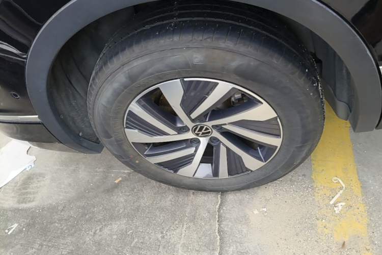 Used Volkswagen Tiguan L New Energy 2023 430 PHEV Plug-in Hybrid Flagship Edition Right Rear Wheel Hub
