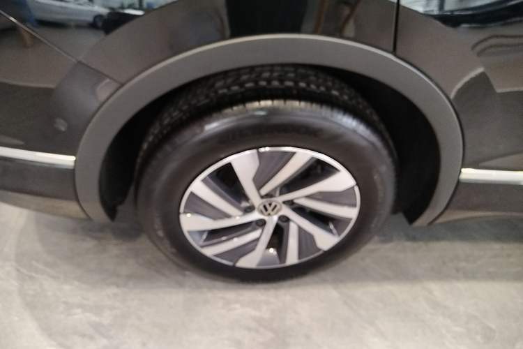Used Volkswagen Tiguan L New Energy 2023 430 PHEV Plug-in Hybrid Prestige Edition Right Rear Wheel Hub