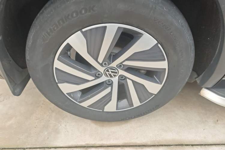 Used Volkswagen Tiguan L New Energy 2023 430 PHEV Plug-in Hybrid Flagship Edition Right Rear Wheel Hub