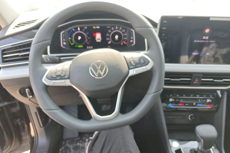 Used Volkswagen Tiguan L New Energy 2023 430 PHEV Plug-in Hybrid Prestige Edition Steering Wheel