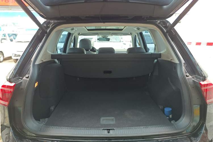 Used Volkswagen Tiguan L New Energy 2023 430 PHEV Plug-in Hybrid Flagship Edition Trunk